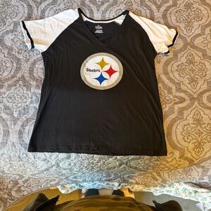 Steelers Black and White V-Neck T-Shirt Women’s XXL -Polanski